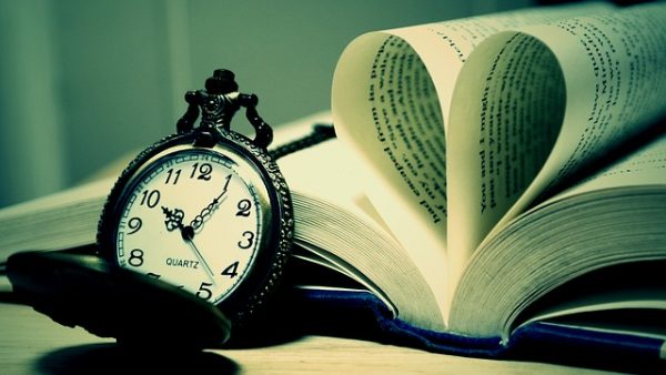 Книга і годинник